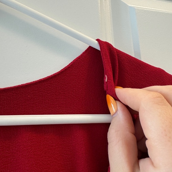 Guess Caped-Sleeve Cocktail Dress - Picture 6 of 7